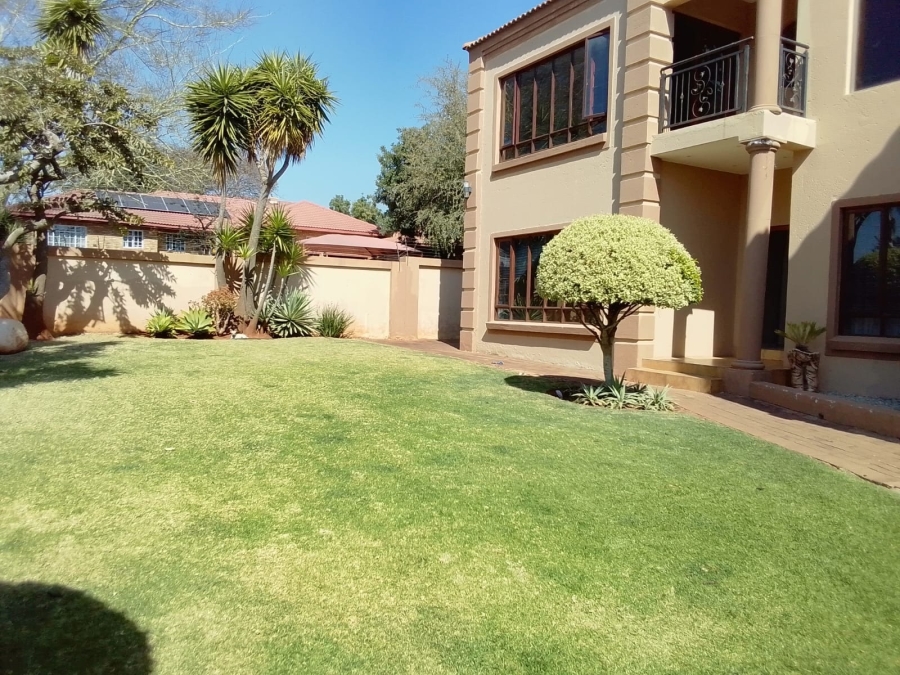 To Let 4 Bedroom Property for Rent in Safari Gardens North West
